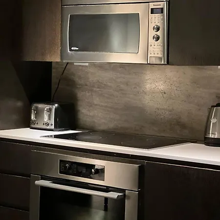 Dan Leckie Suites-2